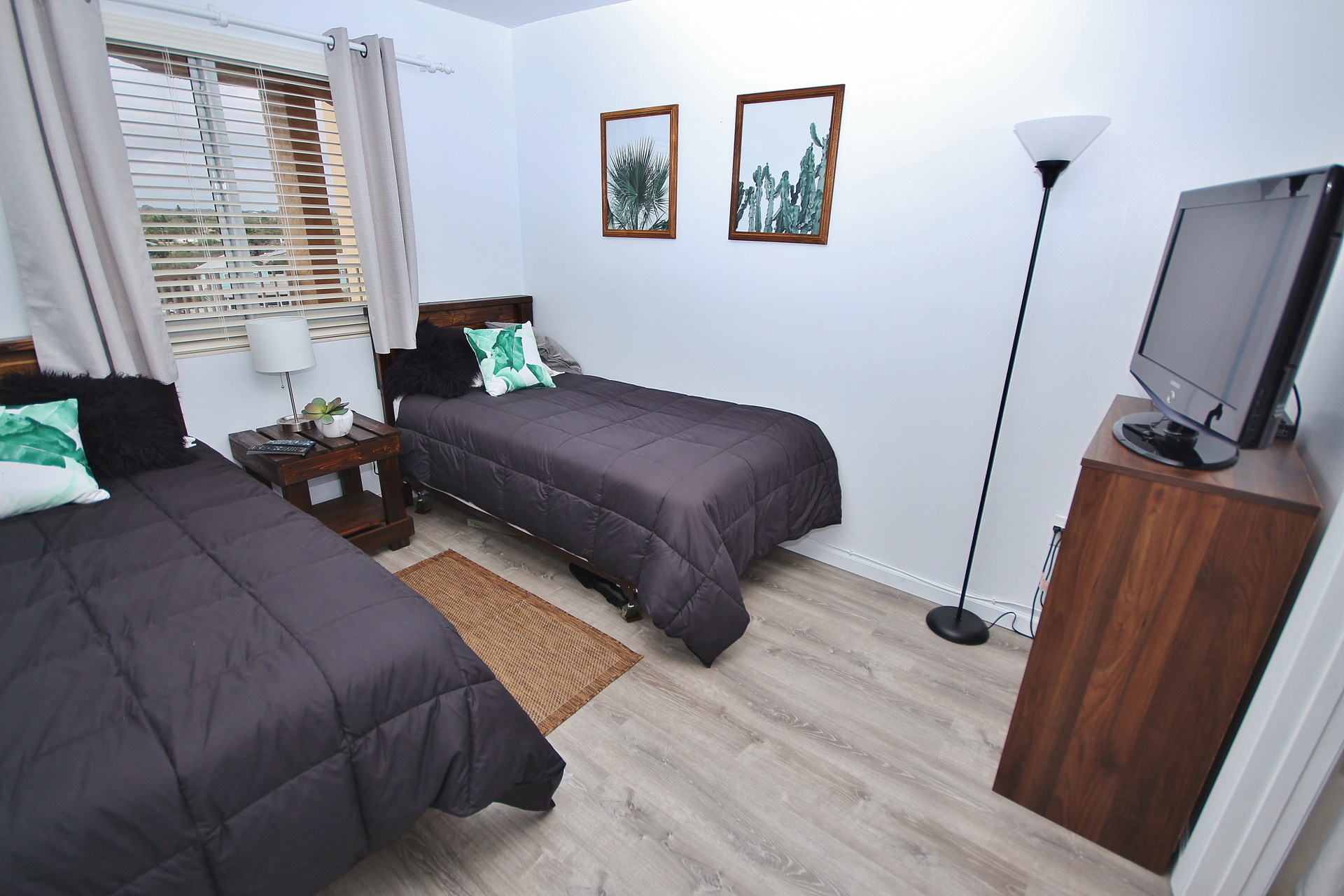 Second Bedroom with Two twin Beds