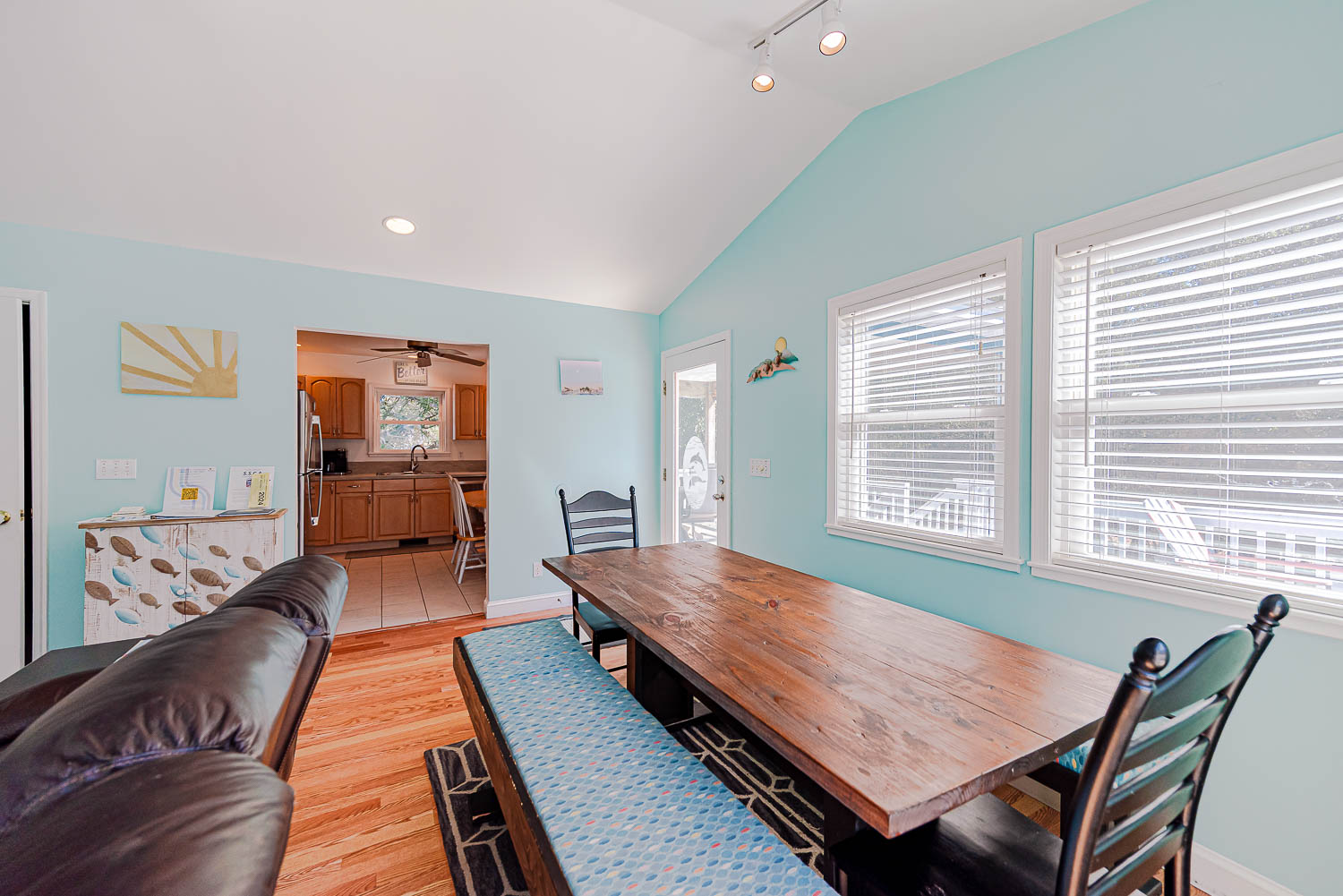 831 | Lion At The Shores 10