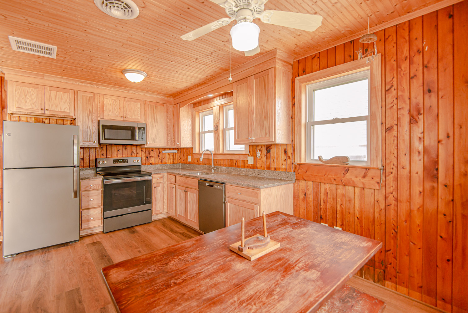 057 | The Aqua Hut 10