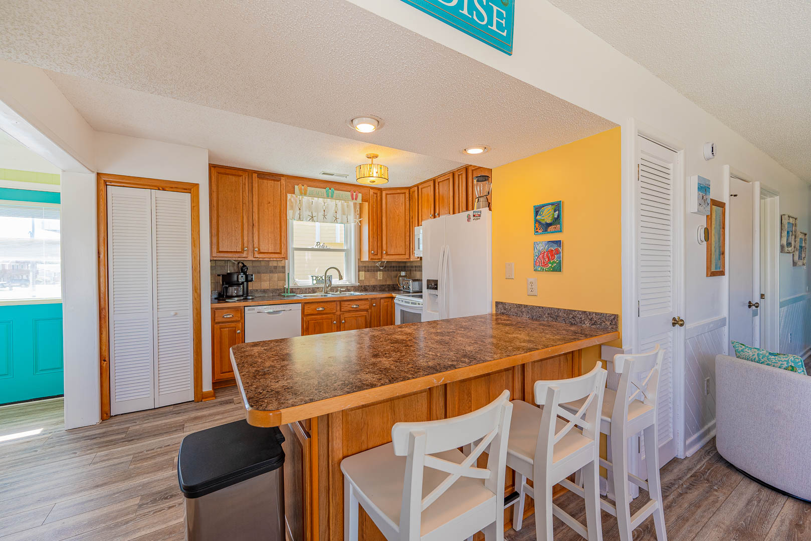 098 | Lucy's Shore Escape 10