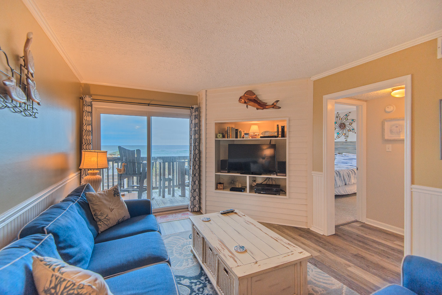 R-6 | The Regency Condominium 7