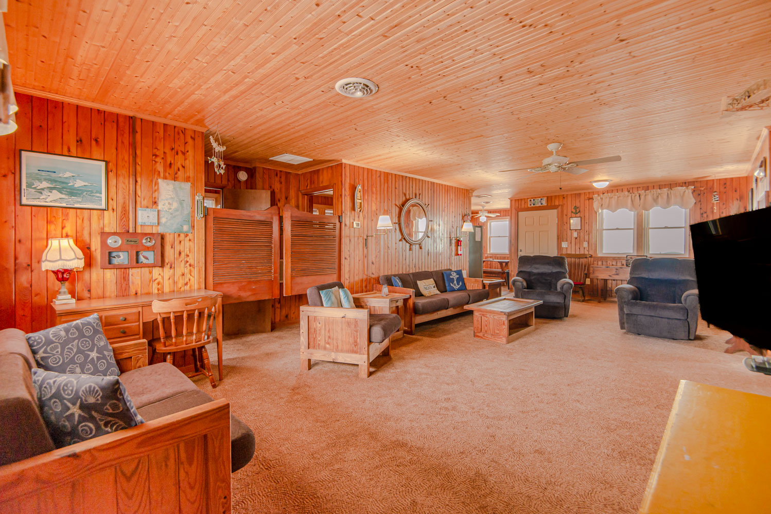 057 | The Aqua Hut 7