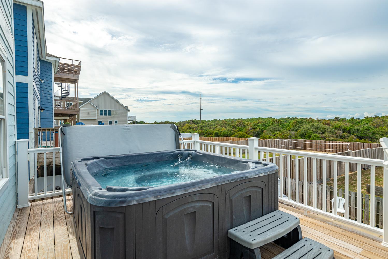 Mid-Level Deck Hot Tub