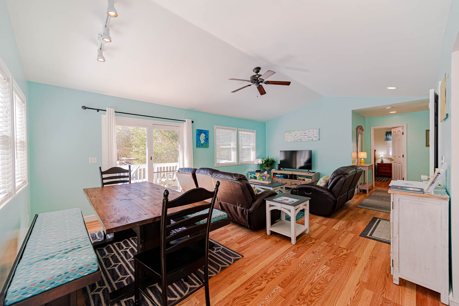 831 | Lion At The Shores 4