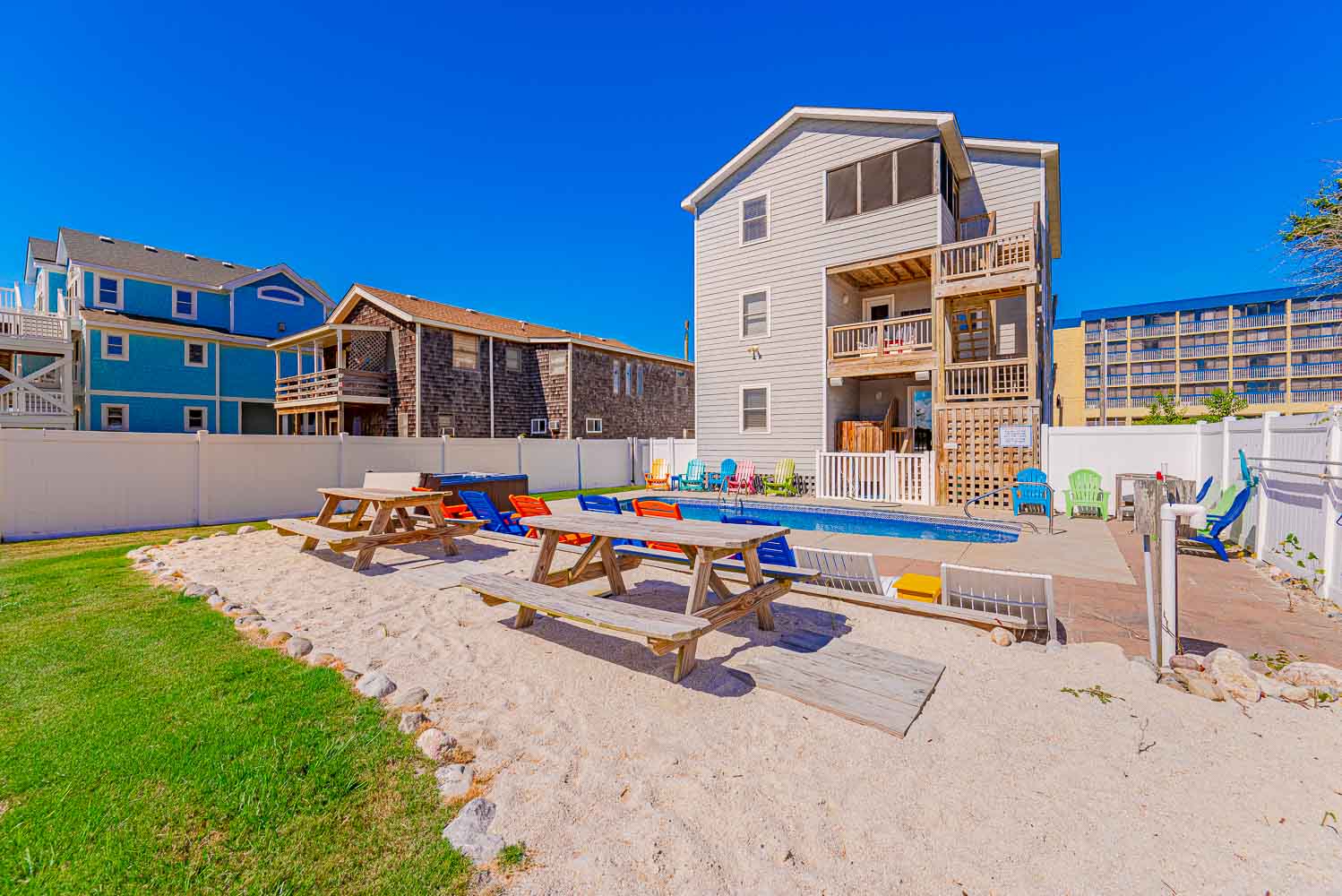 Private Pool and Picnic Area