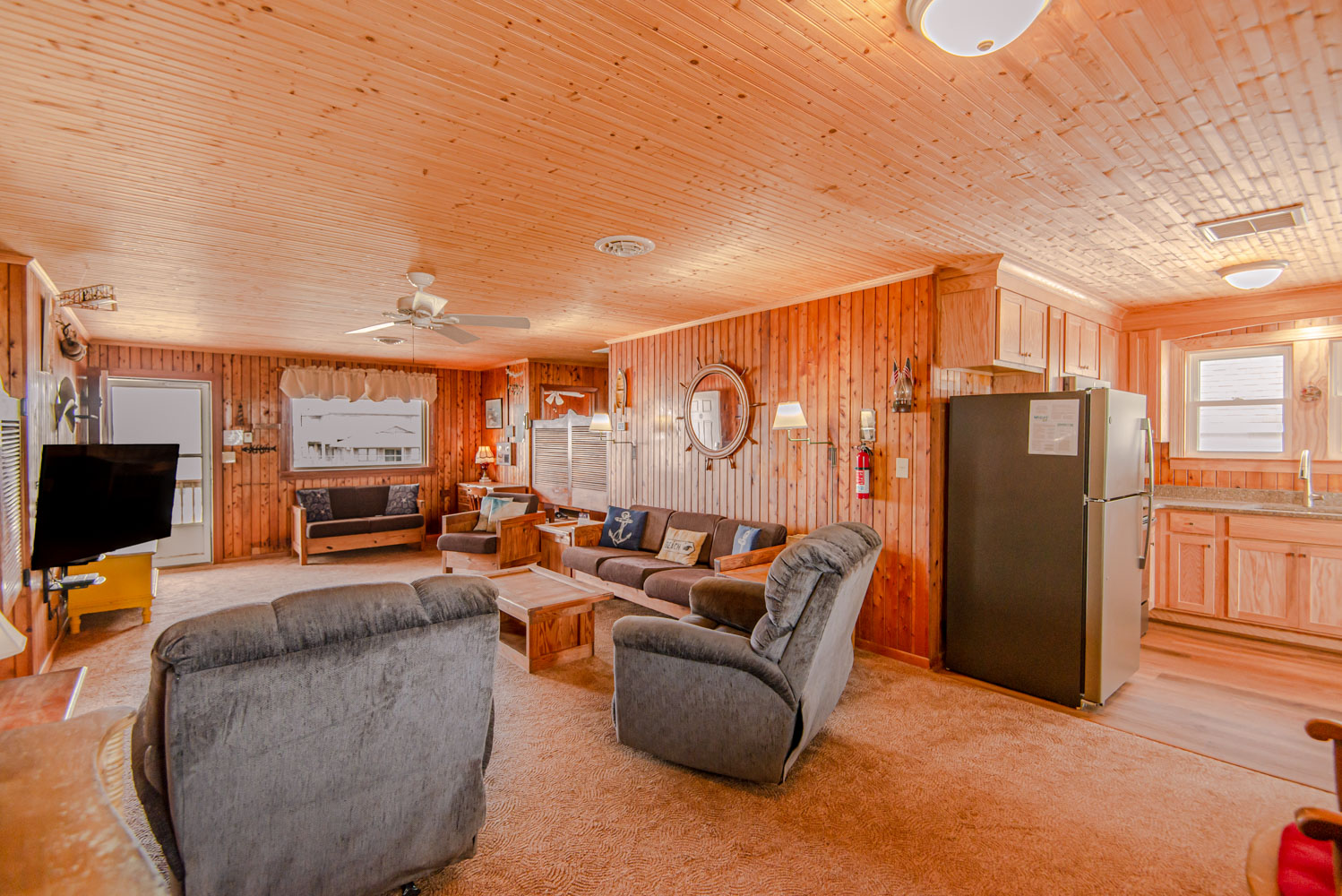 057 | The Aqua Hut 9