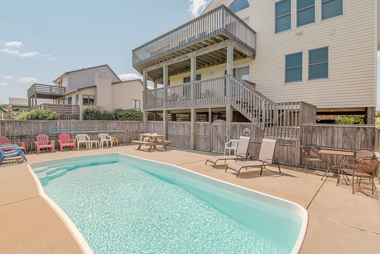 715 | Waves Of Grace, Pool