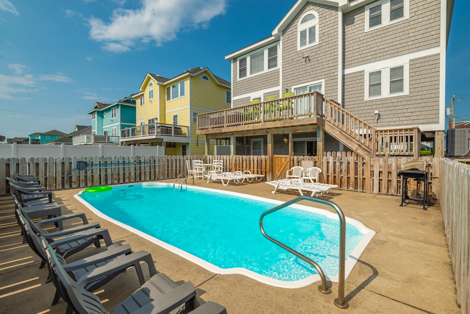 684 | Moon Song, Pool