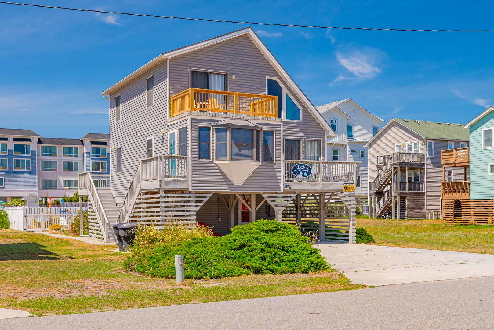 098 | Lucy's Shore Escape