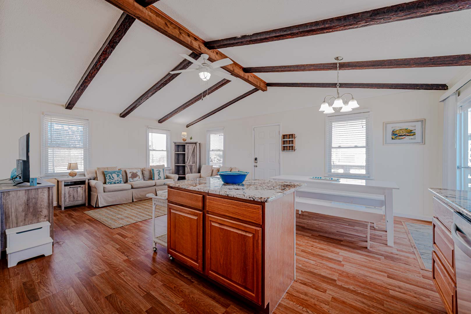 463 | CJ's Surf Shack 8