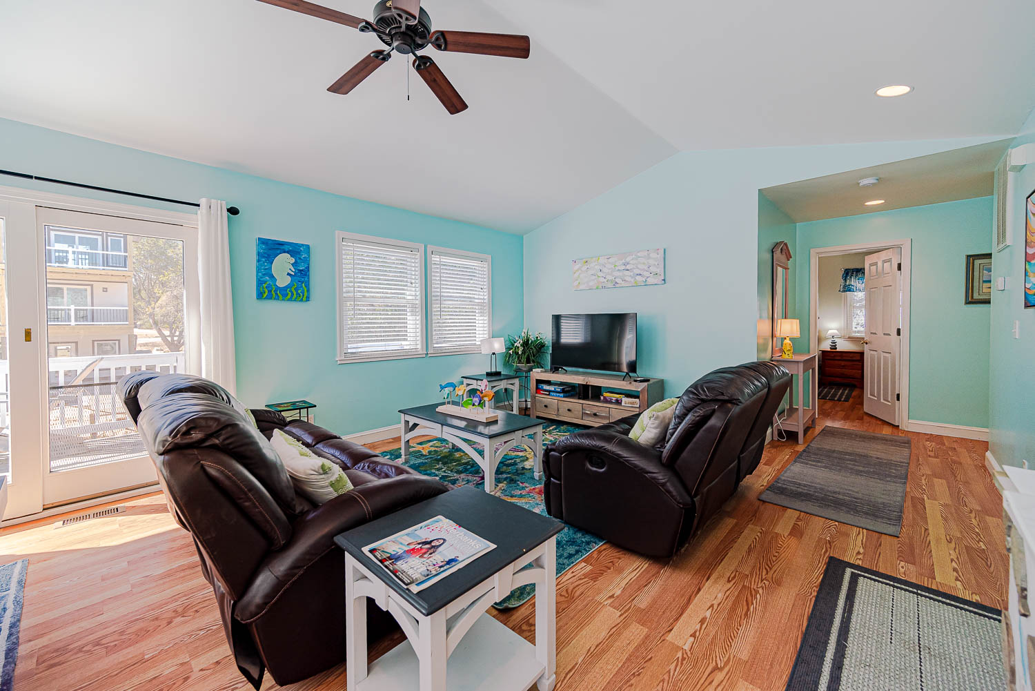 831 | Lion At The Shores 8