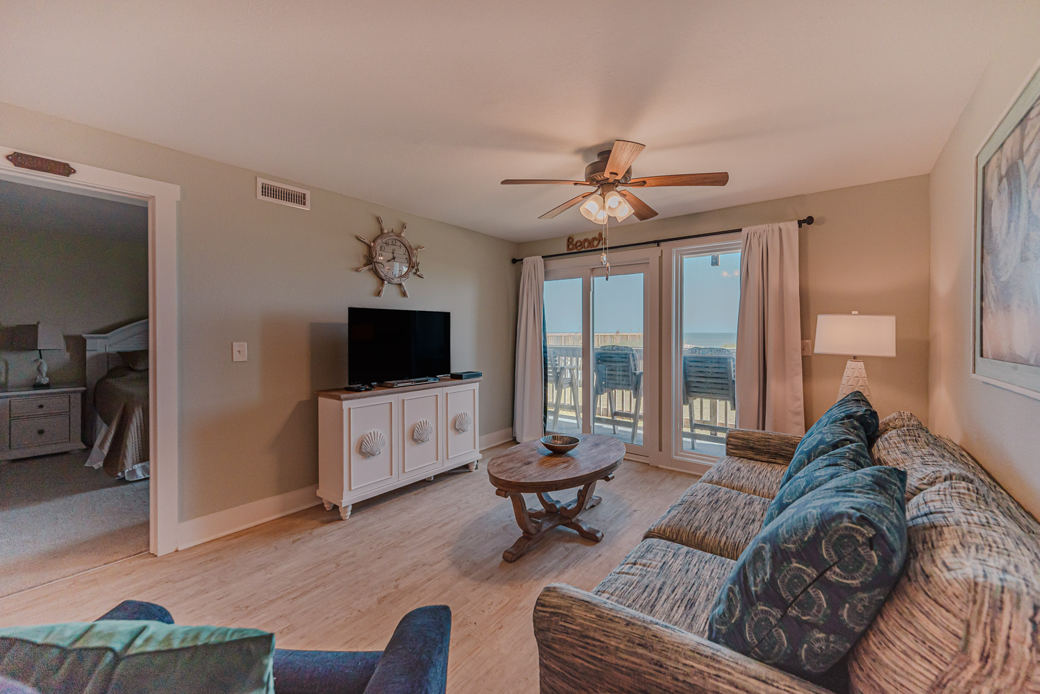 Y-103 | The Yachtsman 5