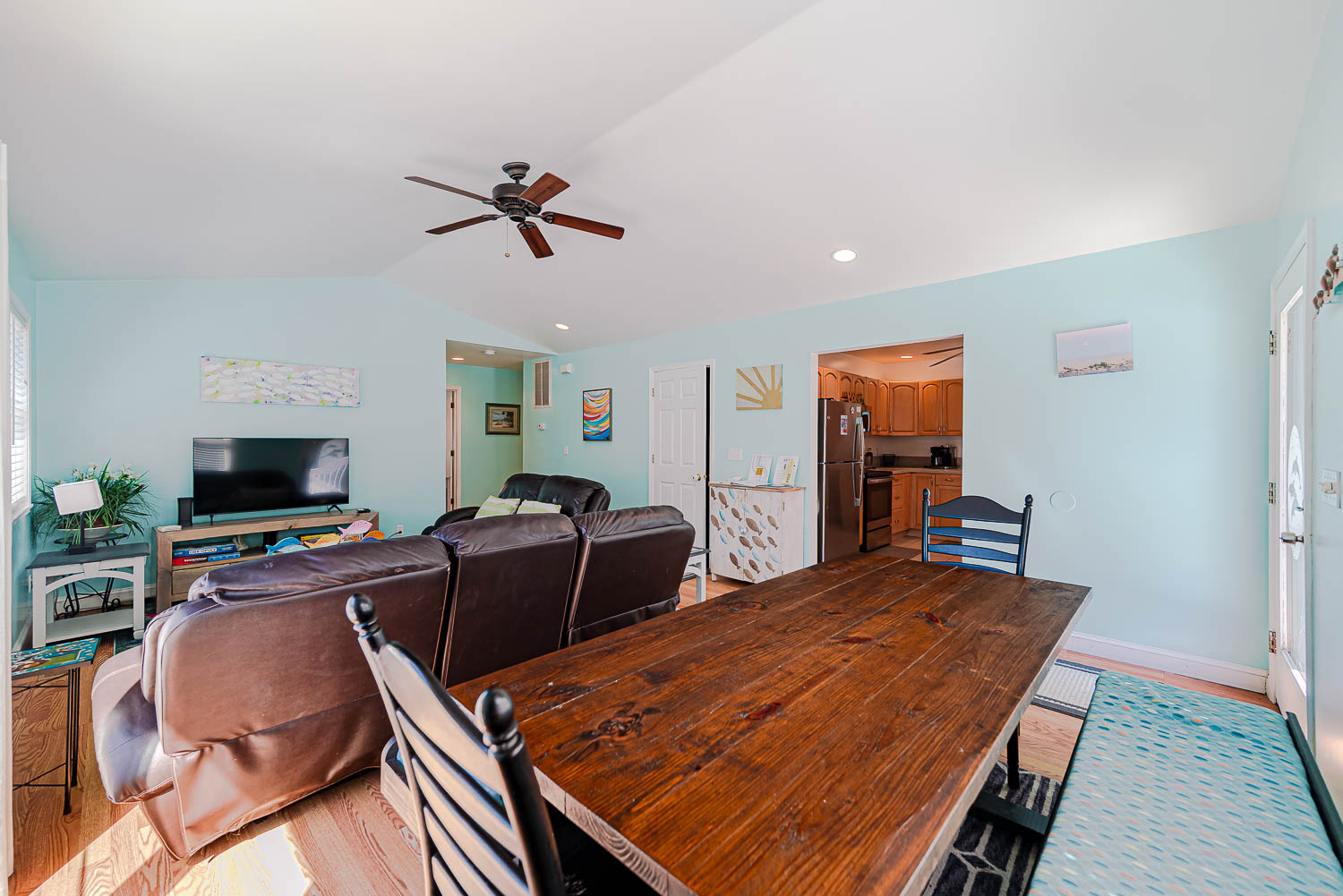 831 | Lion At The Shores 9