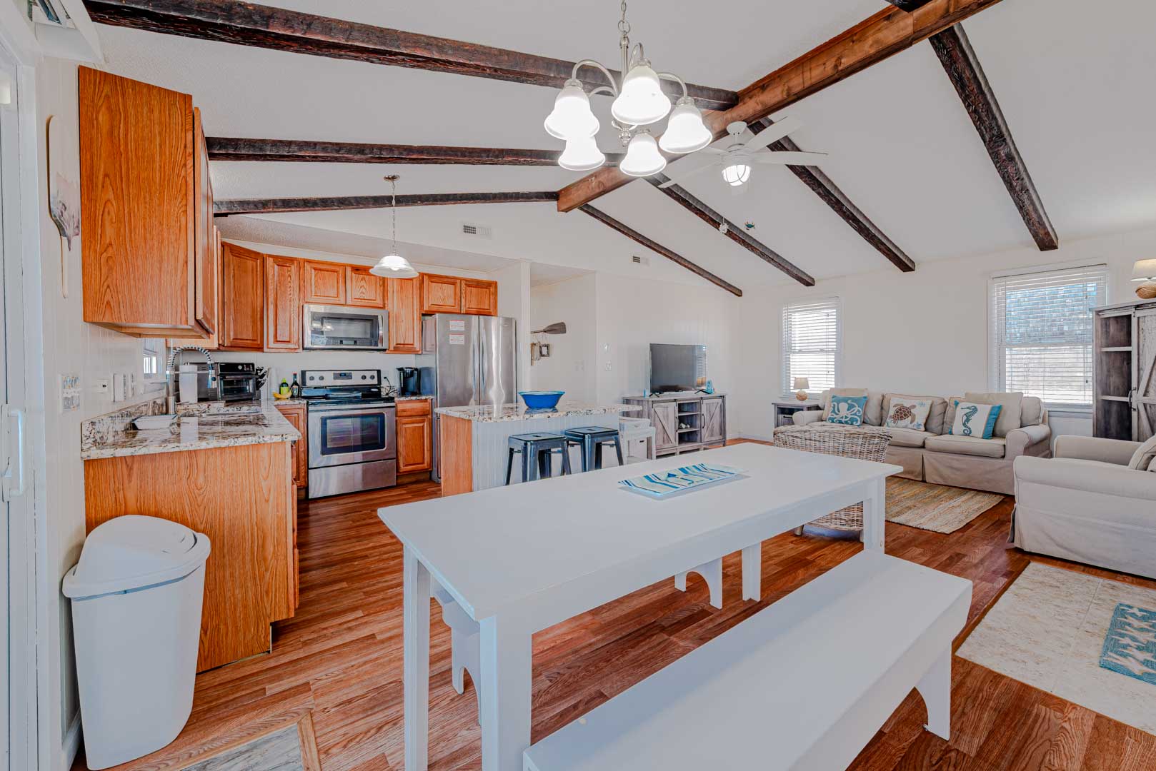 463 | CJ's Surf Shack 10