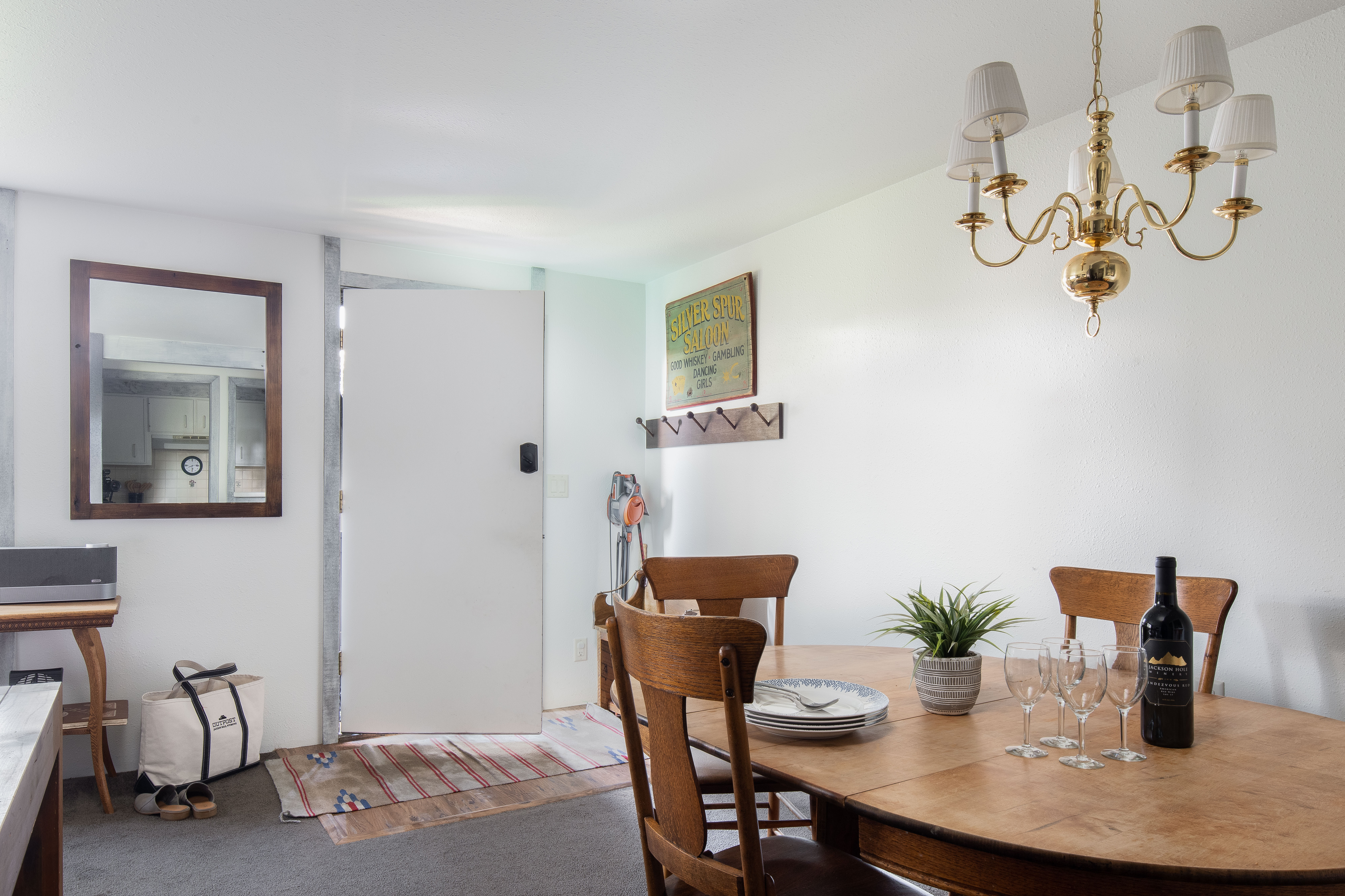 Dining area and entrance
