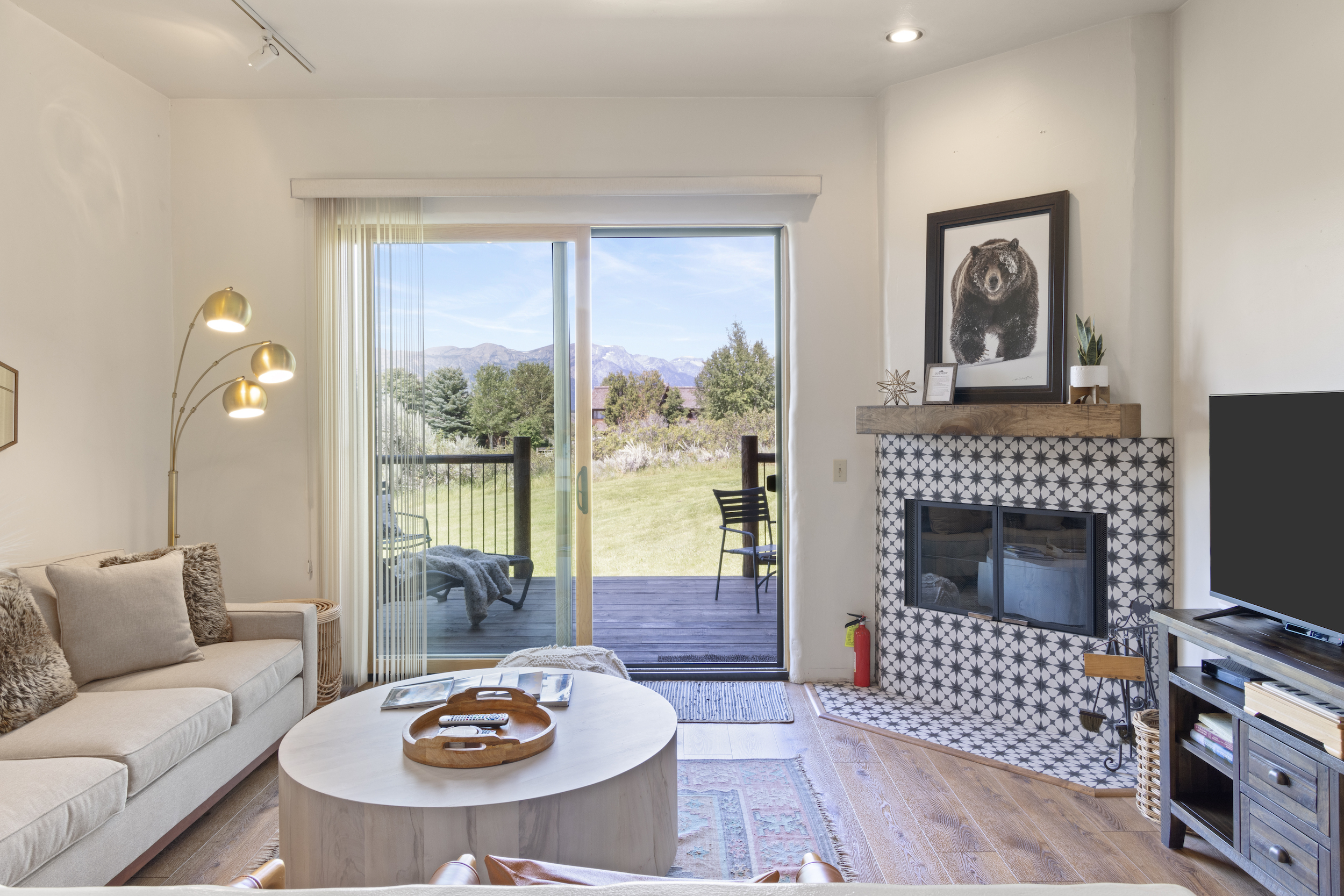Living room with Fireplace