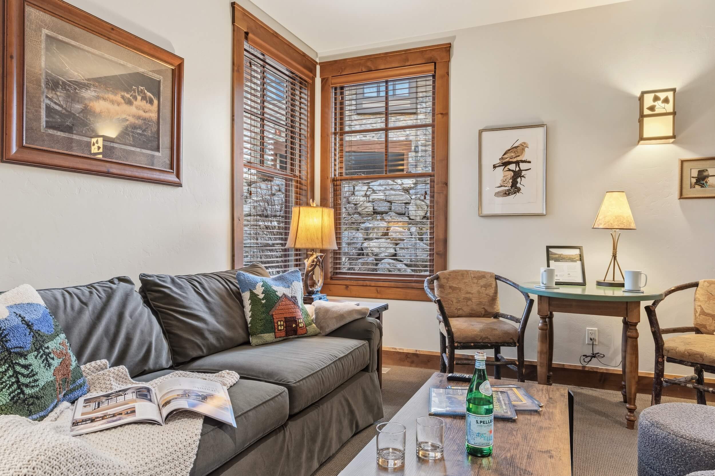 Living Room / Murphy Bedroom