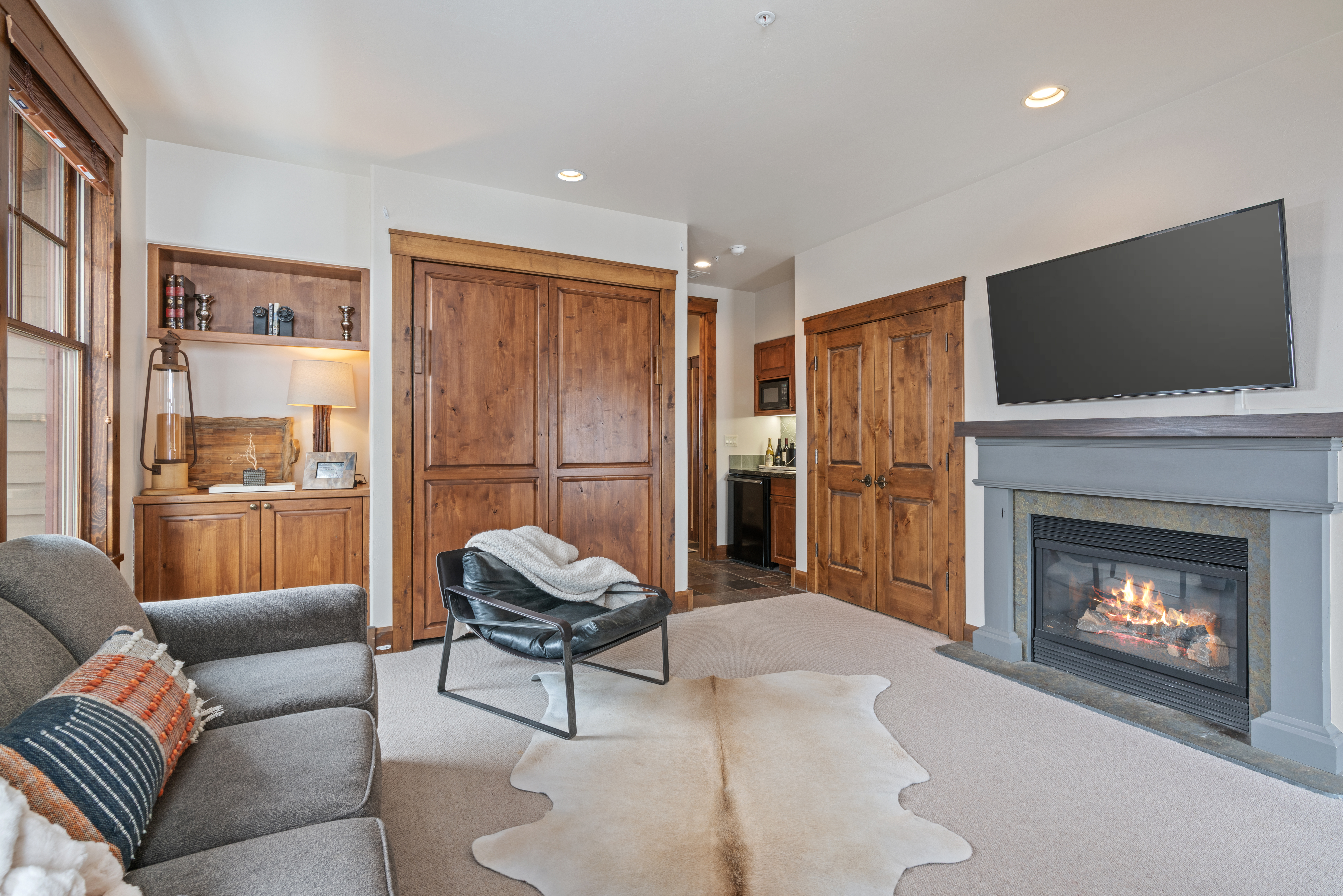 Murphy bedroom with a kitchenette and gas fireplace
