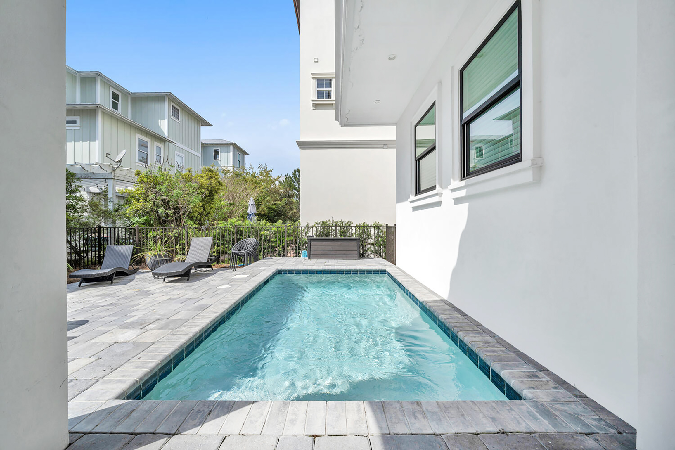 Club Tropicana private pool