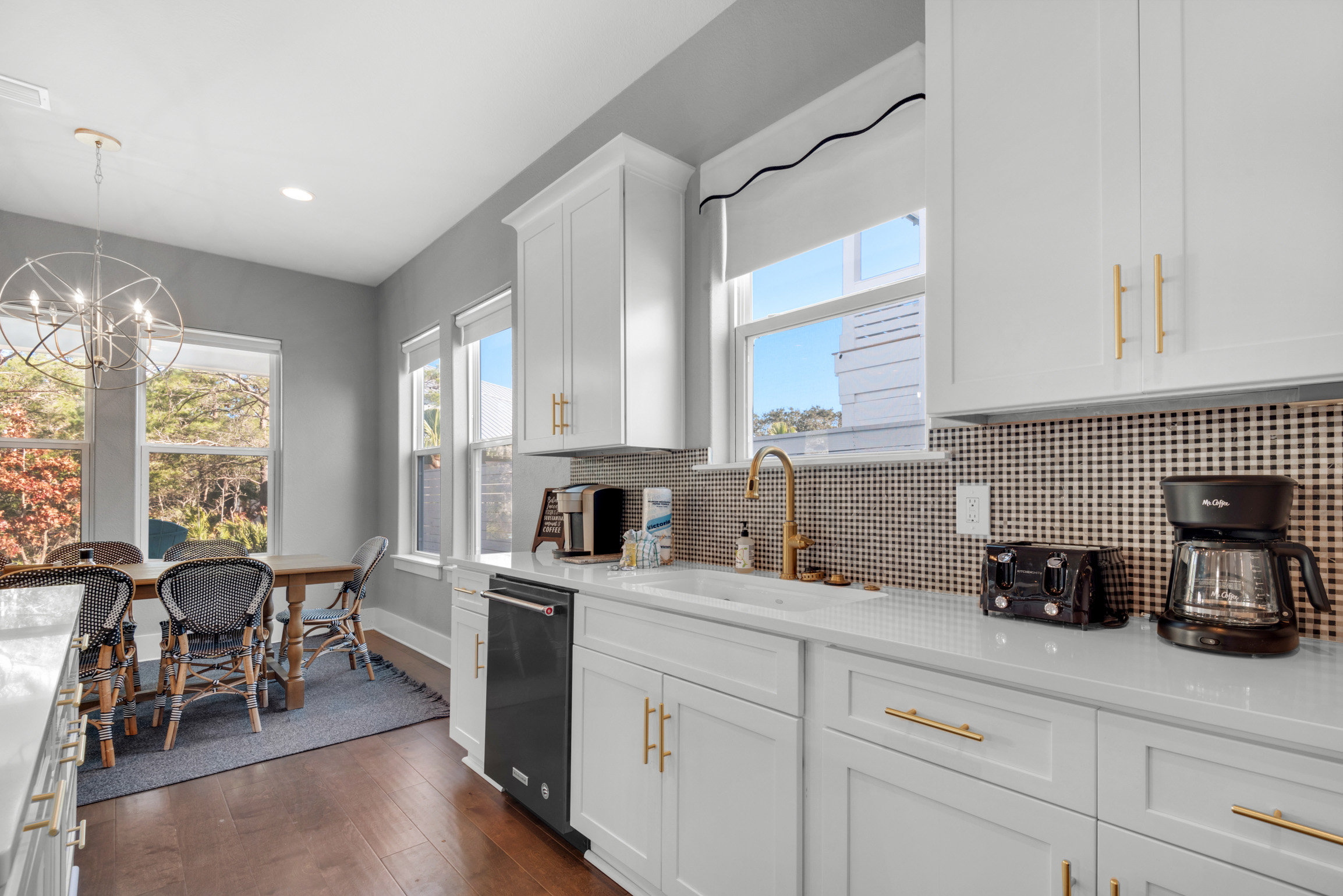 Wow look at this beautiful kitchen