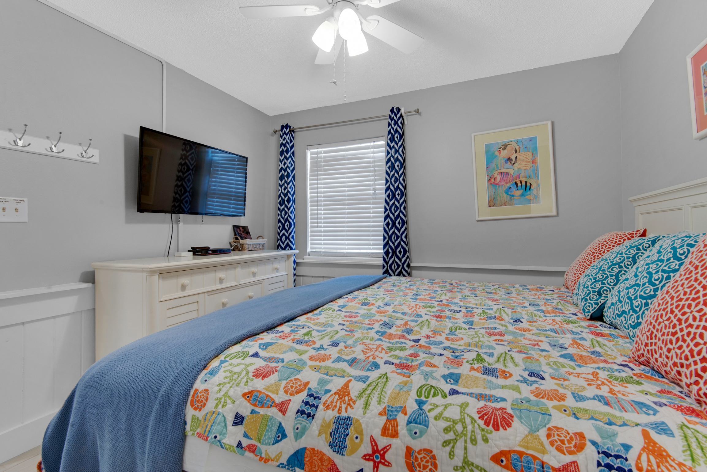 Bedroom has Flatscreen Tv