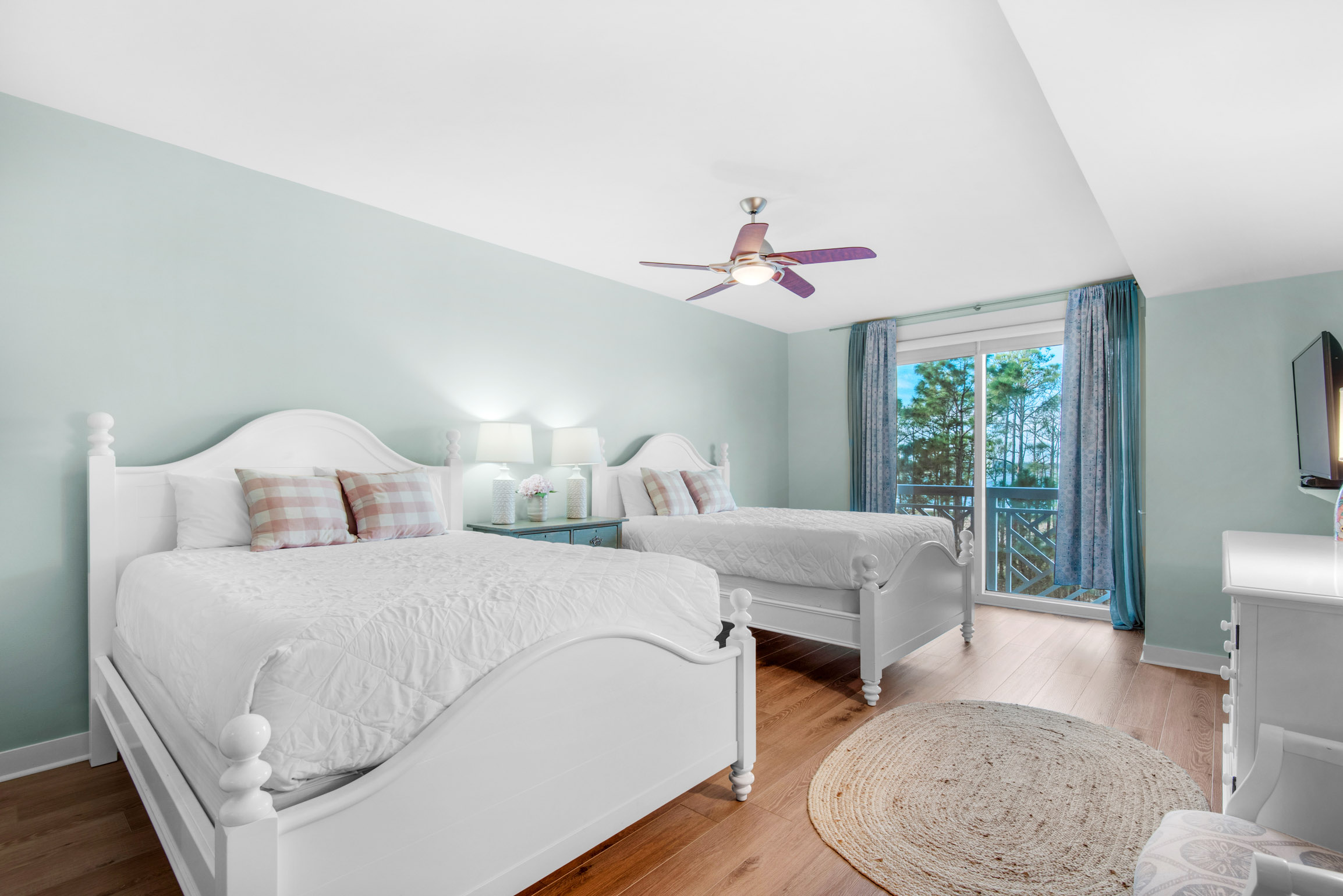 Studio living with 2 beds