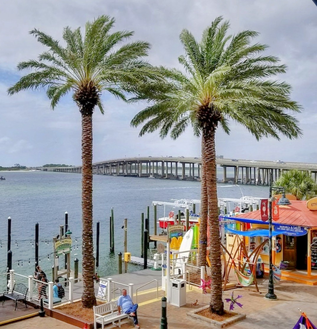 Southbay by the Gulf is only 2 miles to the Harborwalk, where you can enjoy plenty of restaurants, shopping & excursions