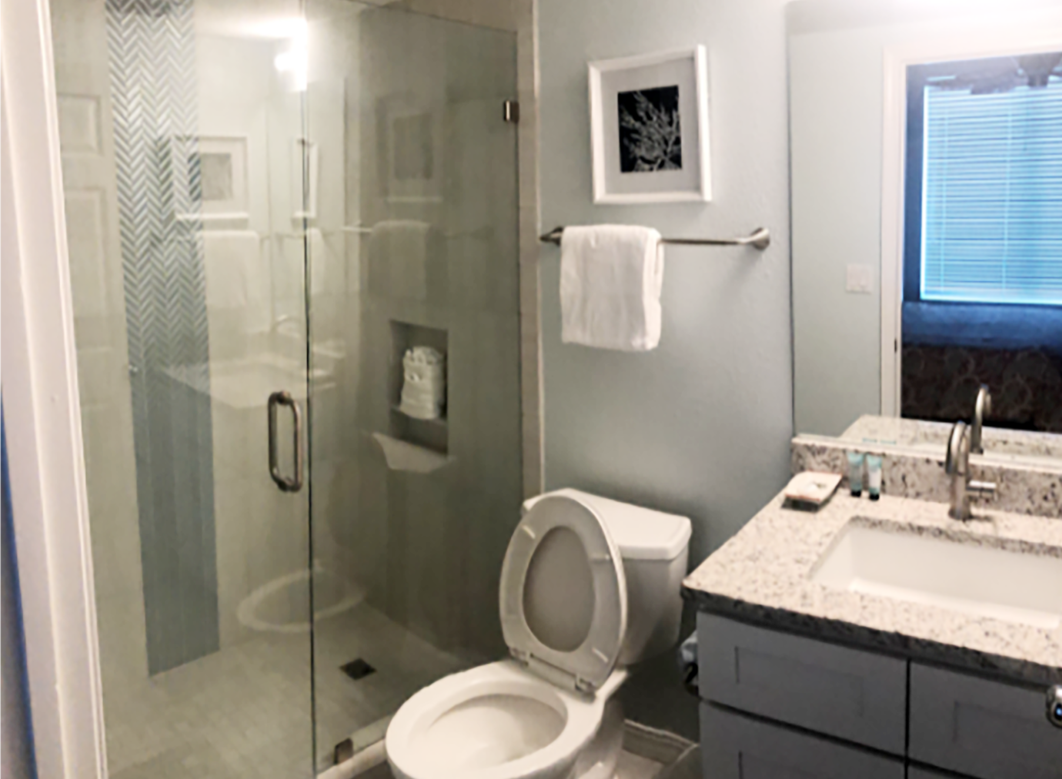 Full guest bath with walk-in shower