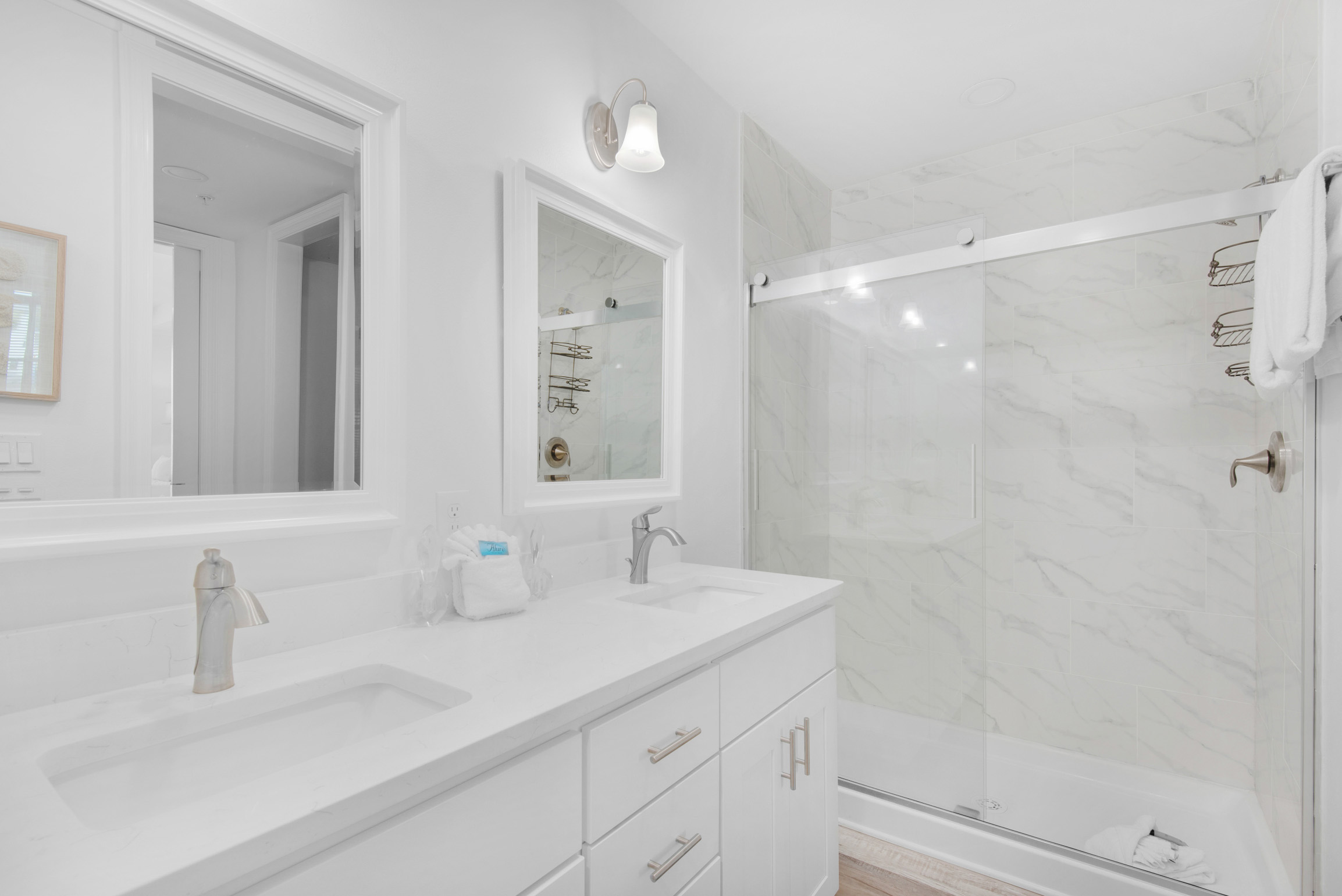 Ensuite bath with walk-in shower