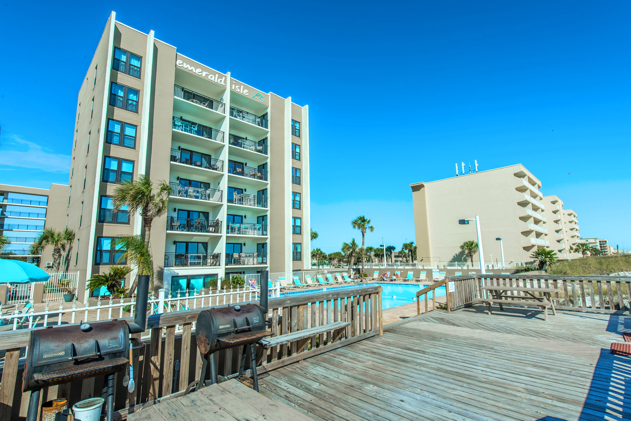 Poolside and Gulfside Grills