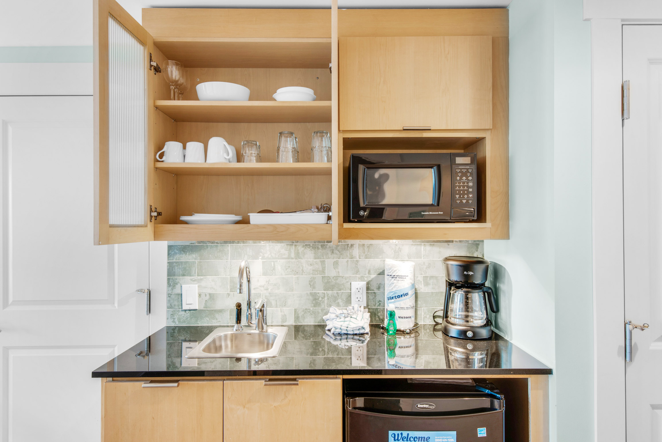 Kitchenette with your basics!