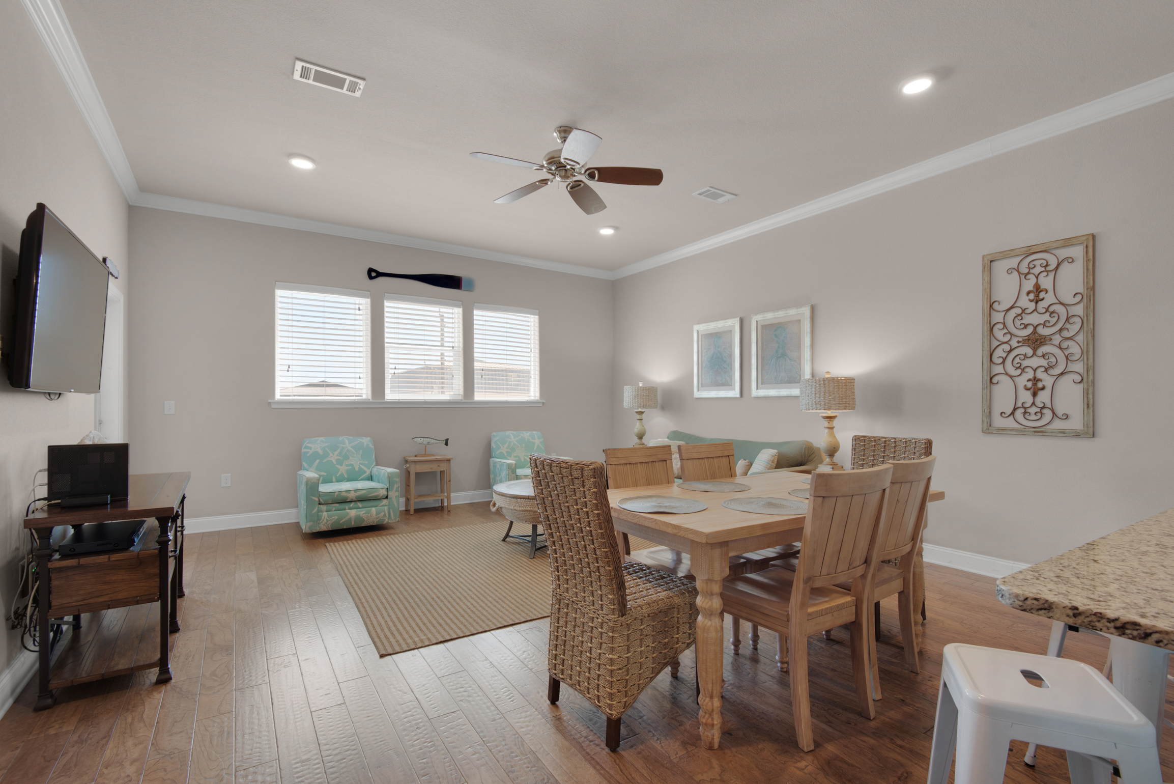 Dining room table seats 6