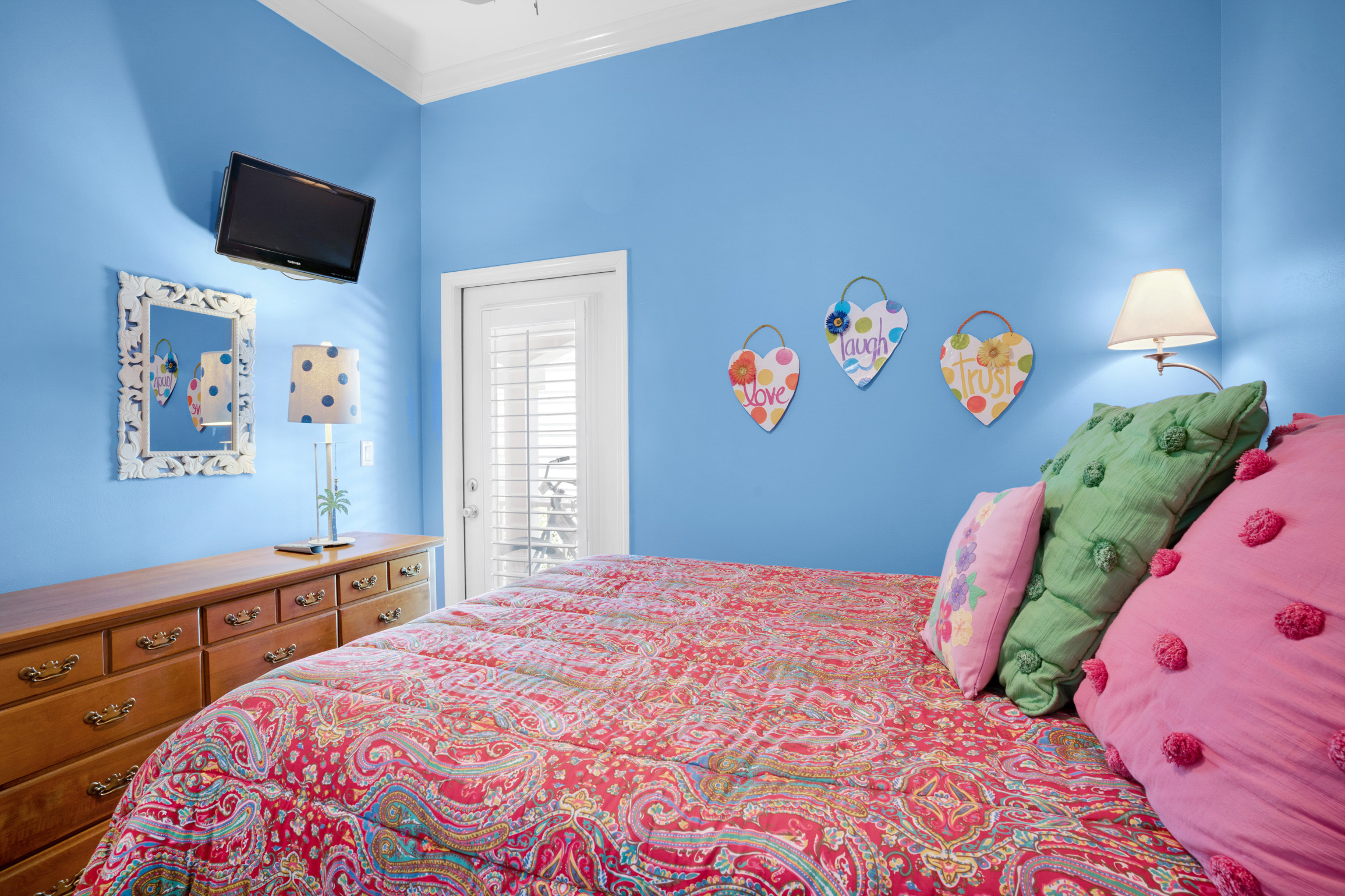 Queen bed