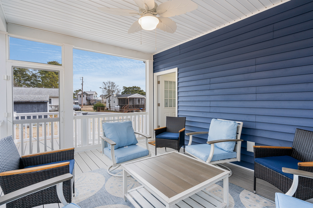 Another view of the Screened In Porch