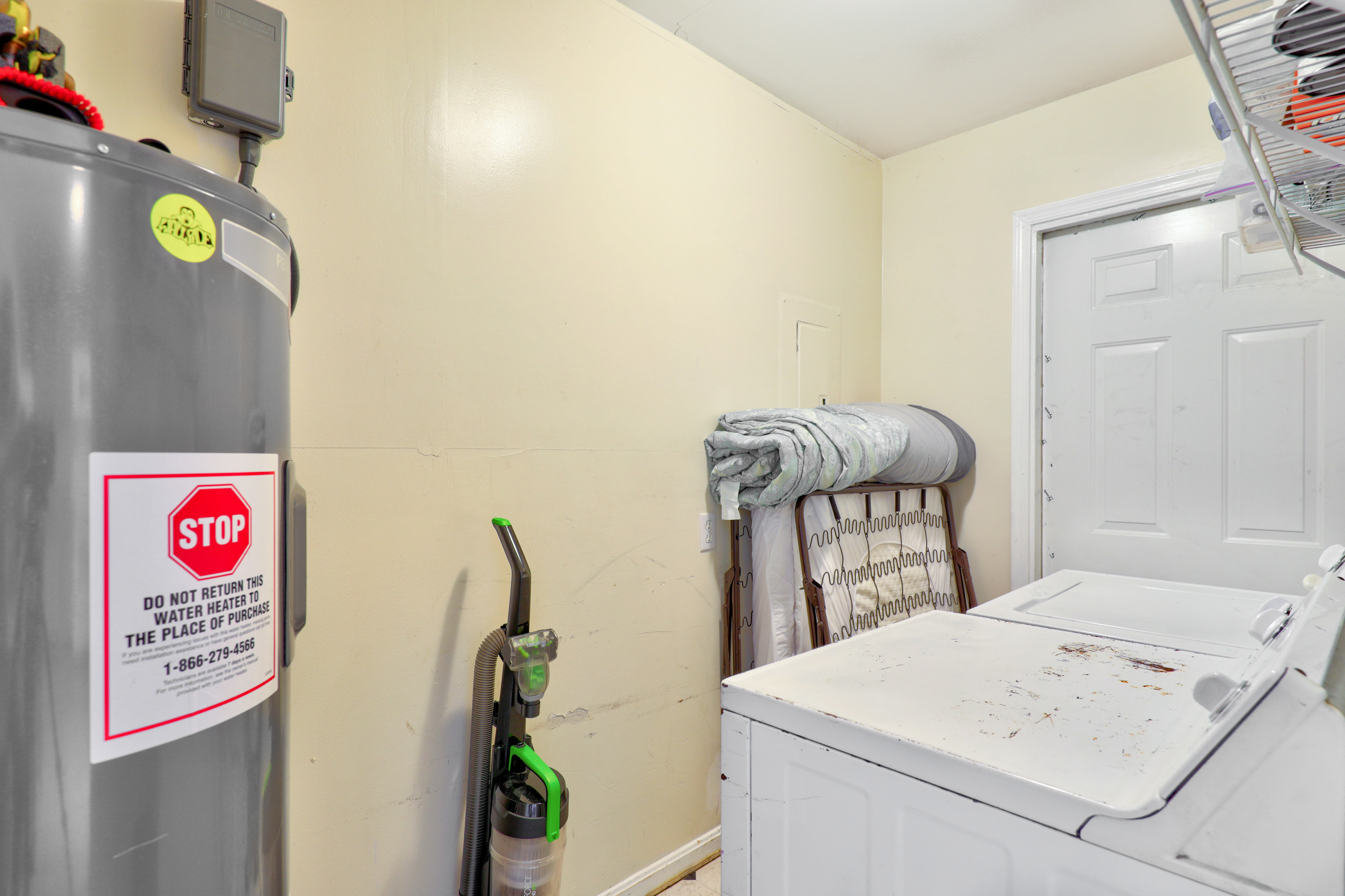 Utility room to store all your beach equipment.