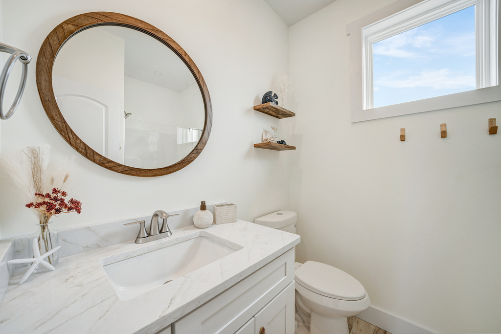 Full Bath with Tub/Shower Combo.