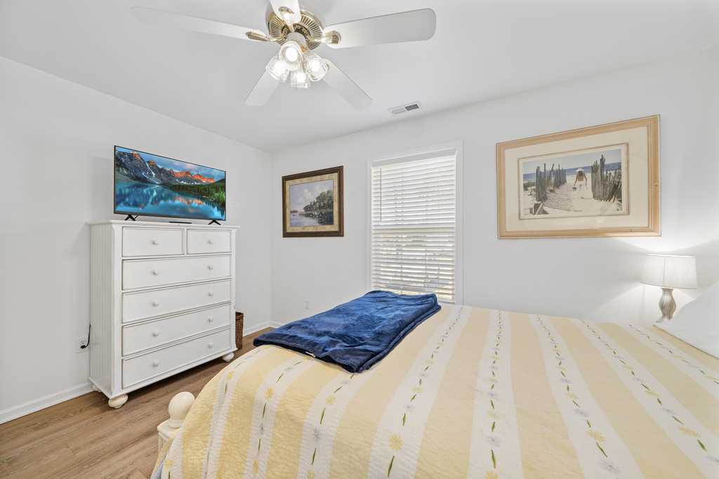 Master has Flat Screen Streaming TV.