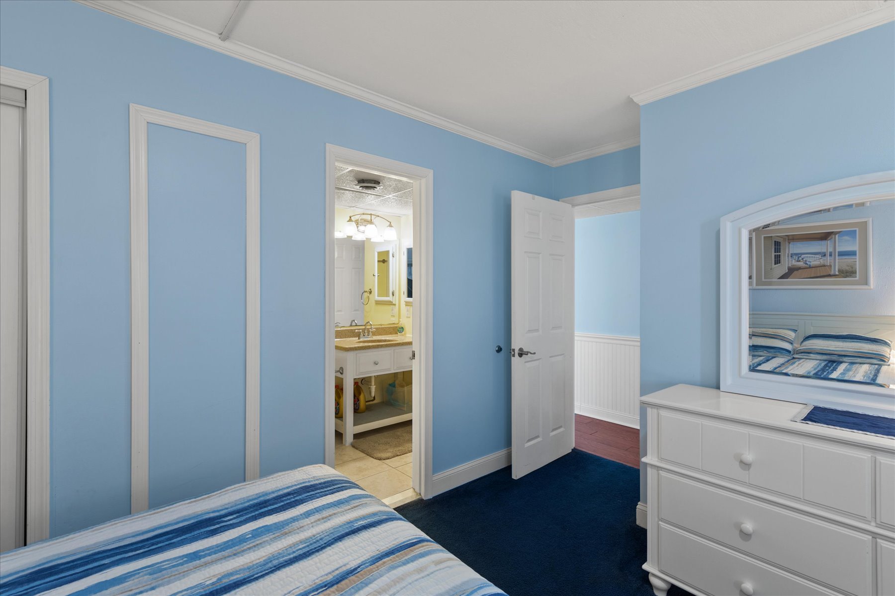 En suite access to the Bath.