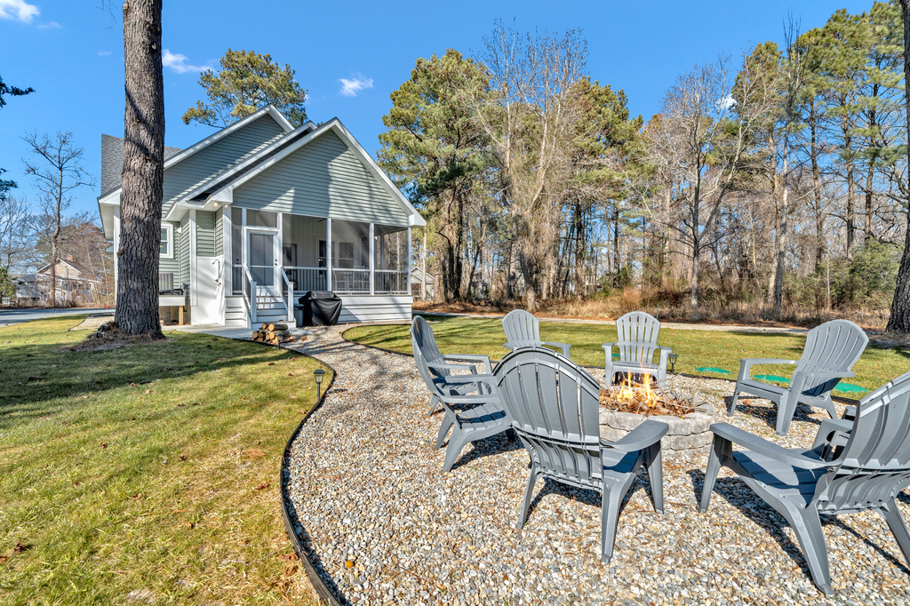 Awesome Fire Pit Area - you'll want to end everyday right here!