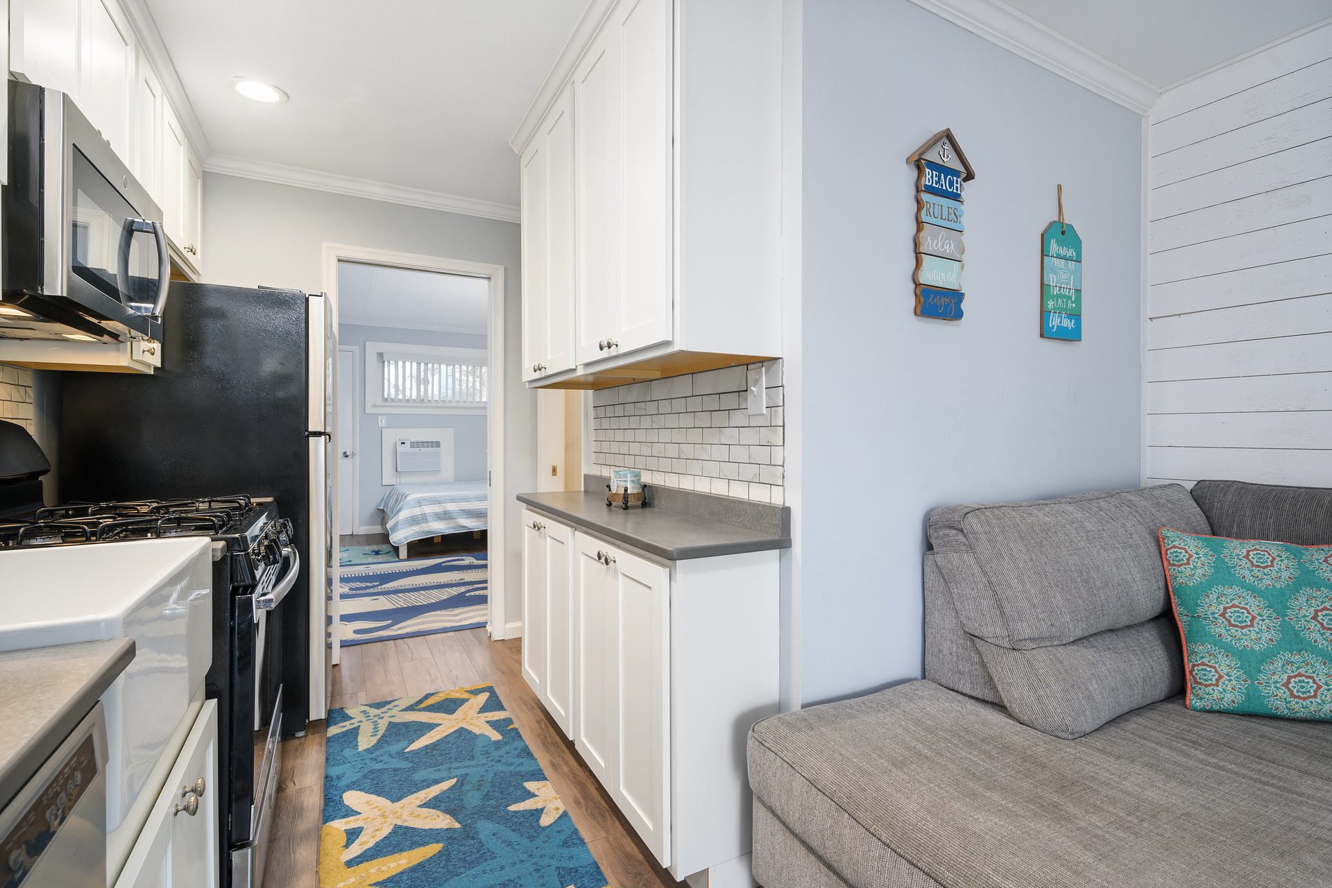 Hallway leading through the kitchen to bedroom