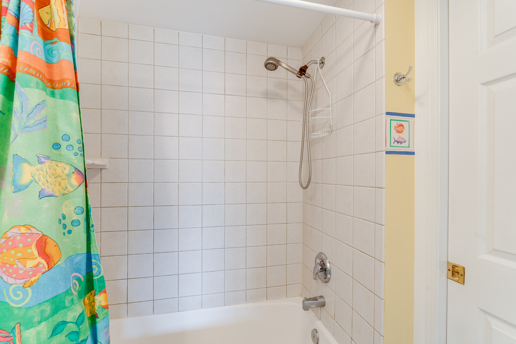 Spacious Shower/Tub combo.