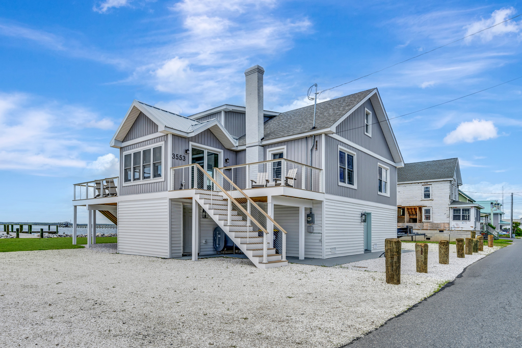 Huge Parking Area for your Vehicles and Water Toys.