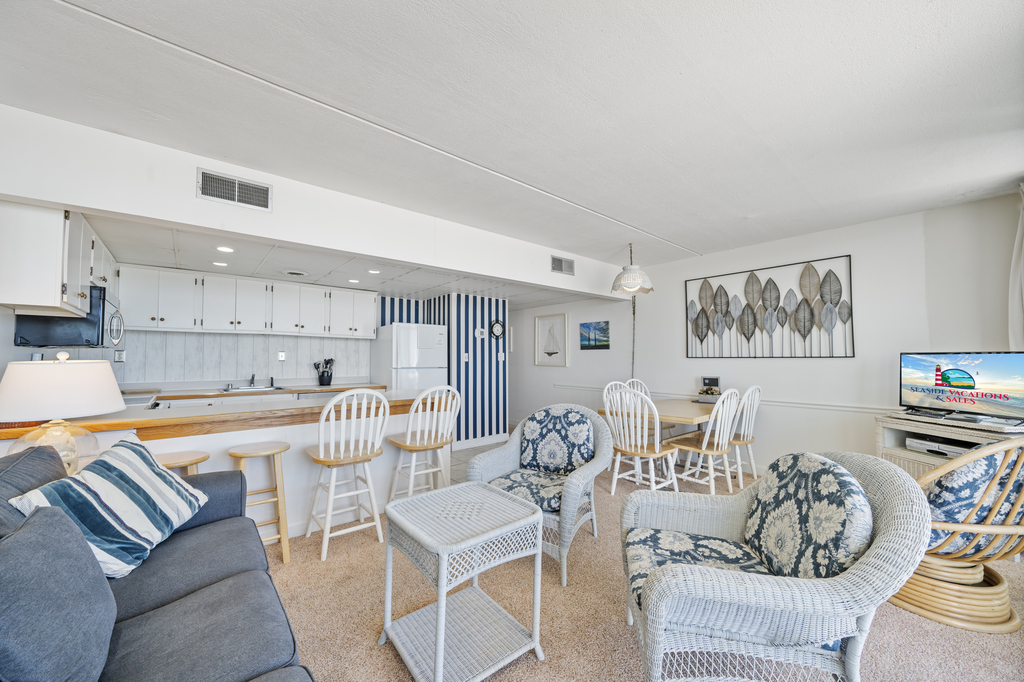 Grab a quick bite to Eat at the Breakfast Bar before heading to the Beach!