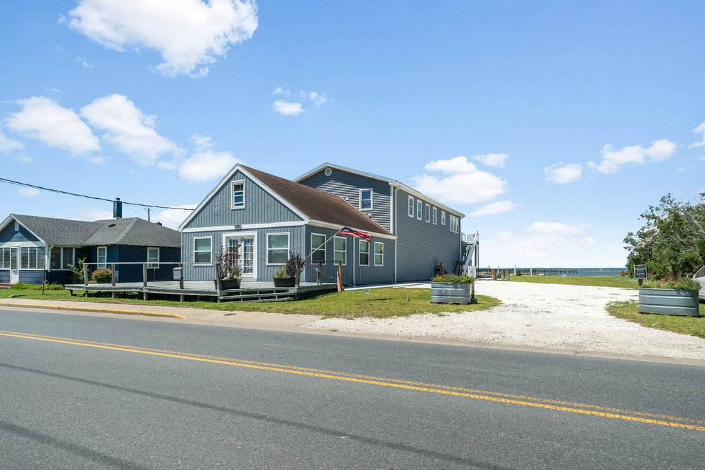 Make Moon Fish your vacation destination on Chincoteague Island!