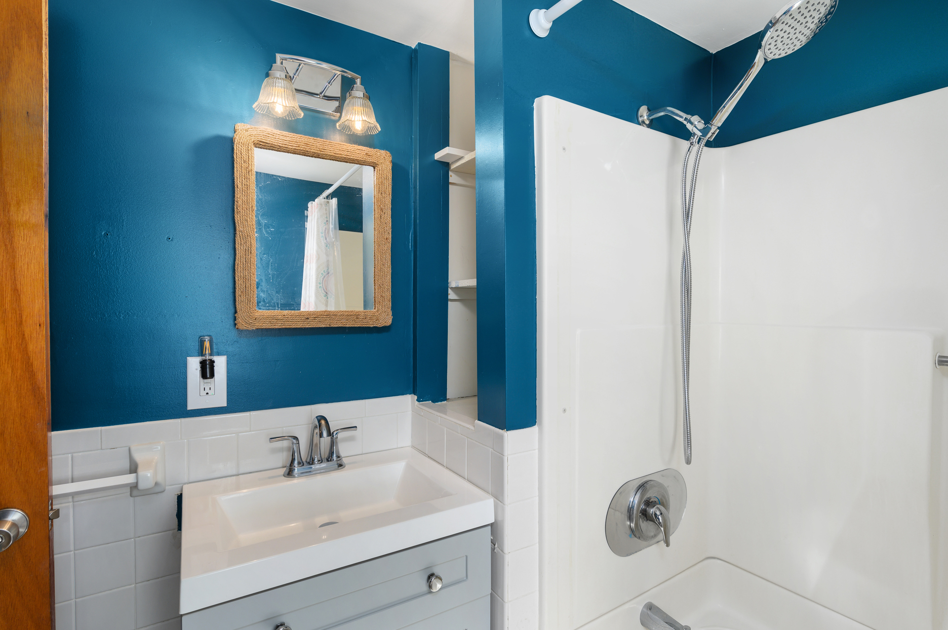 Full Bath 2 is upstairs and has a Tub/Shower Combo.