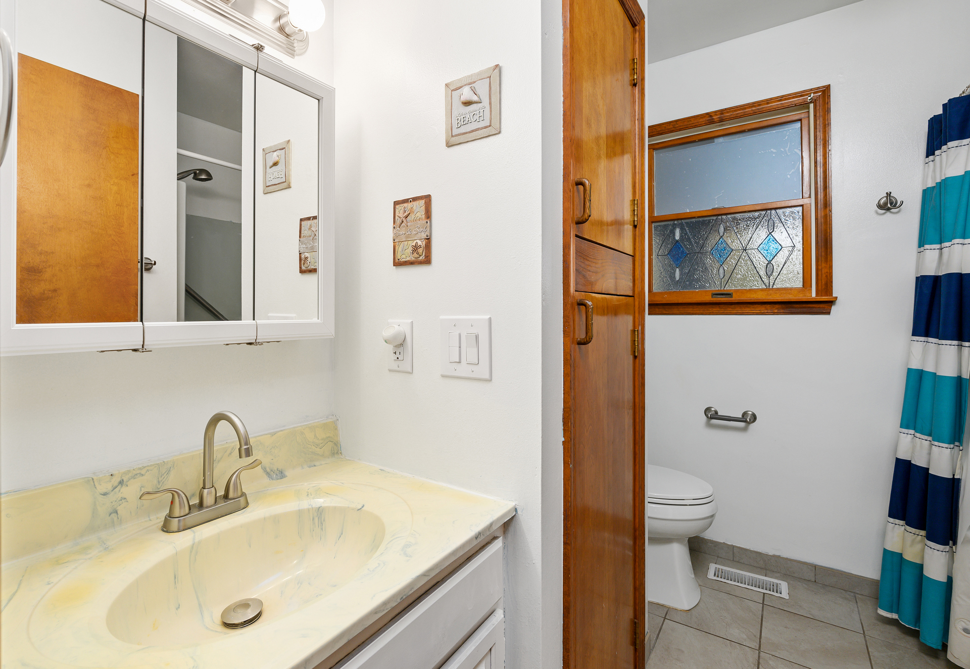 Full Bath 1 has a Tub/Shower Combo.