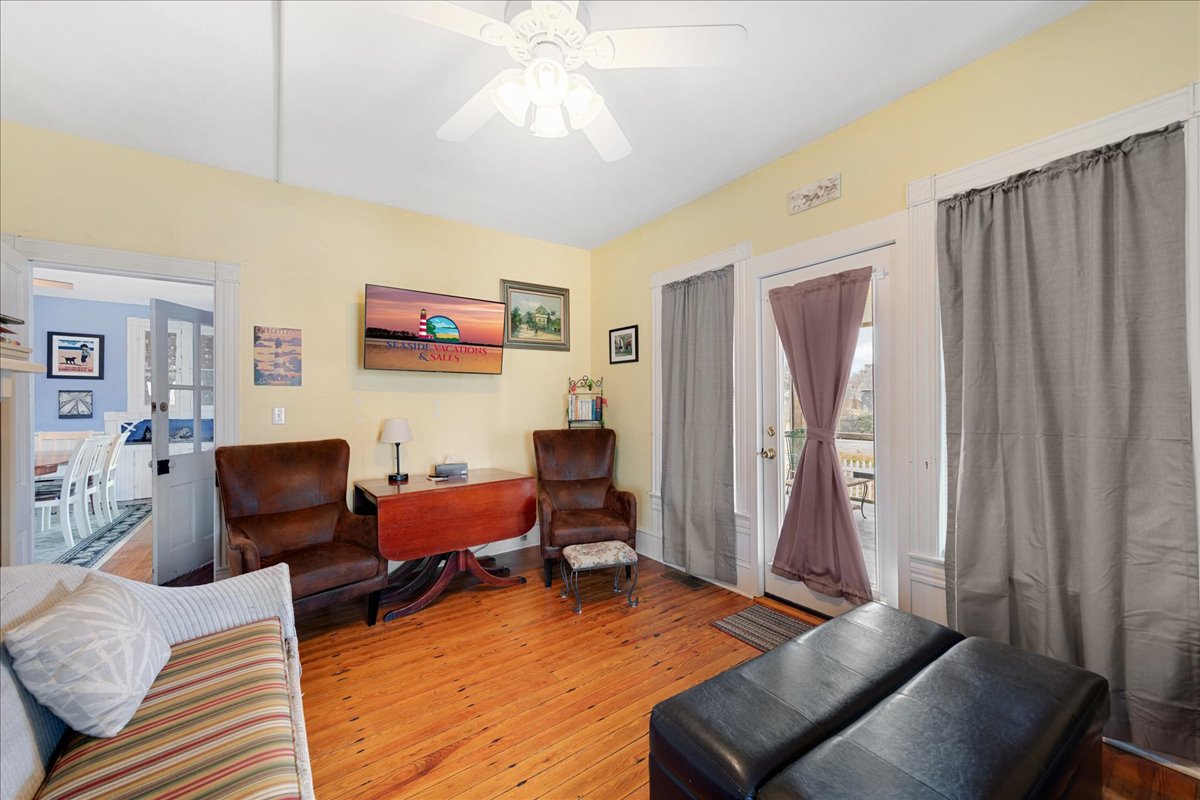 We just love these gorgeous Hardwood Floors.