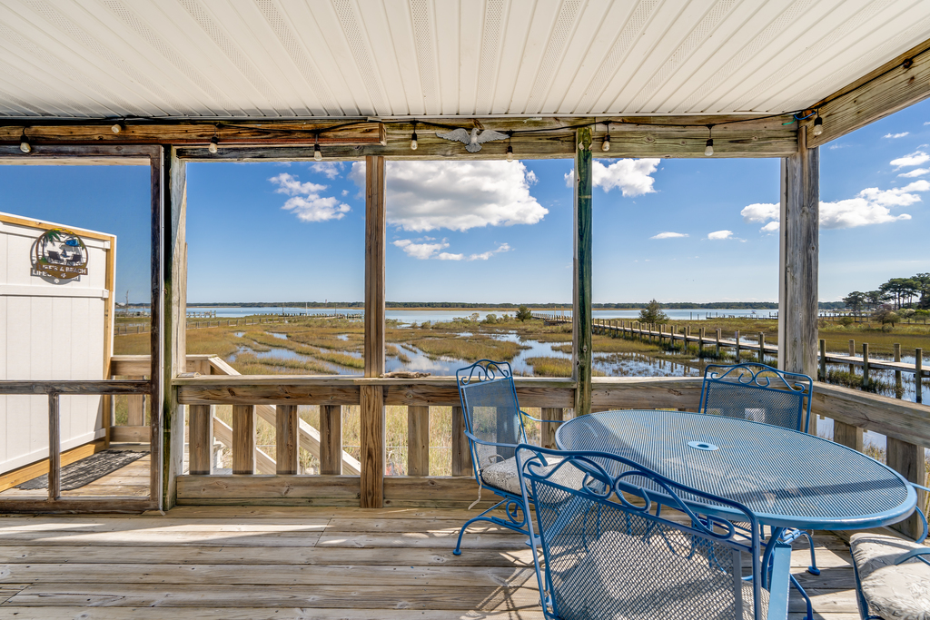 Watch Ponies graze on the Banks across the Channel.