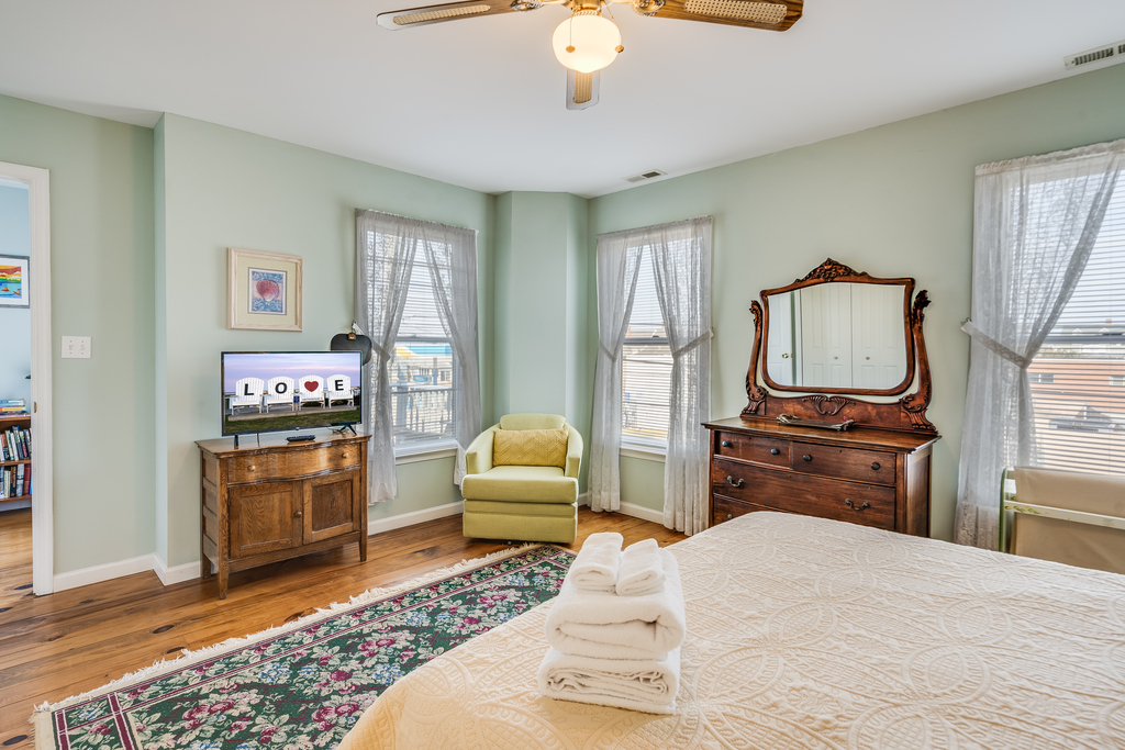 Bedroom 3 with Flat Screen Streaming TV.