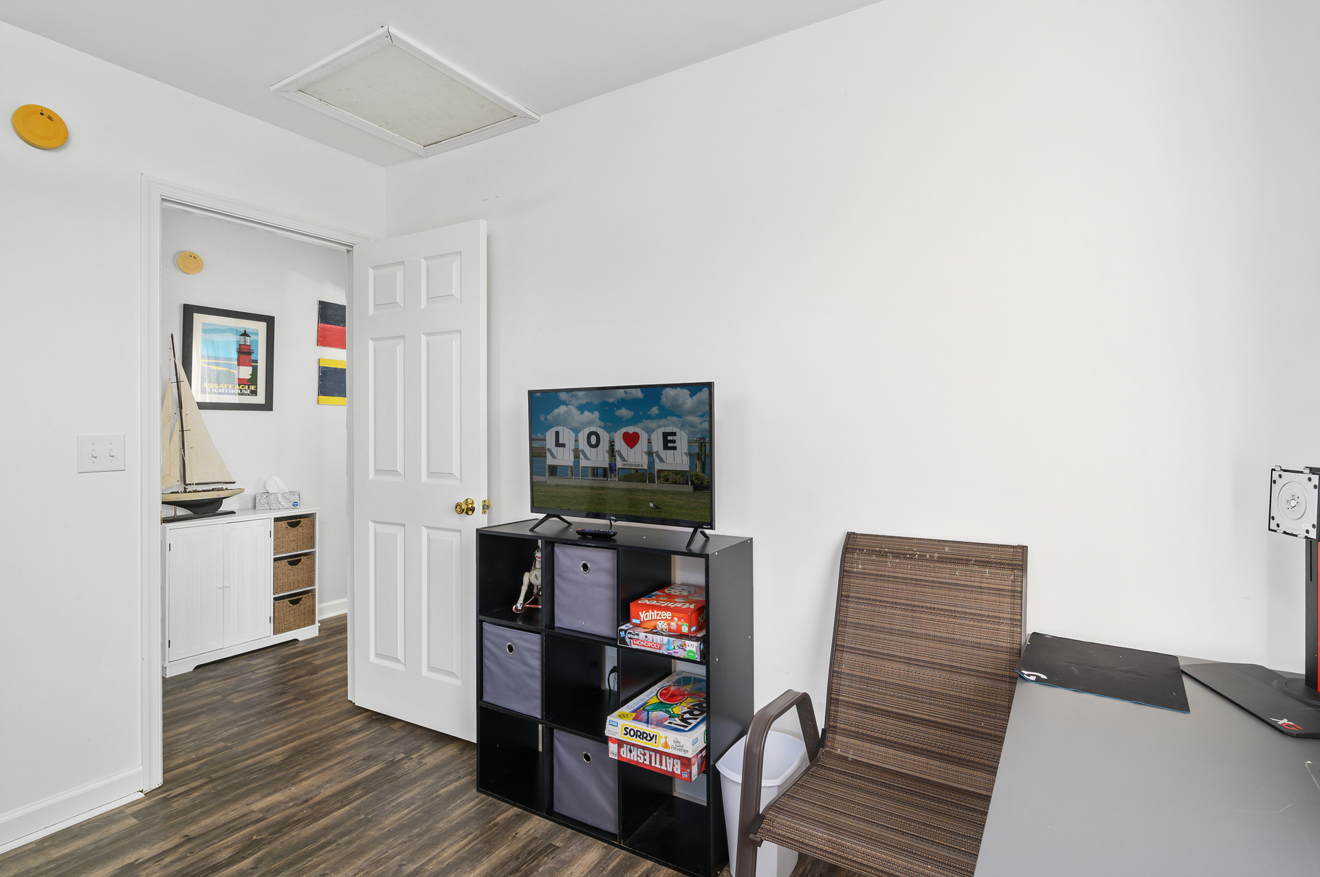Bedroom 2 also has Flat Screen TV.